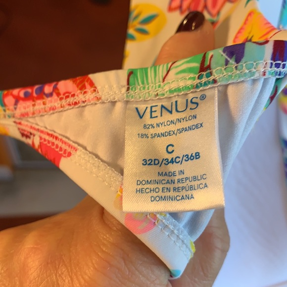 Floral Padded Halter Top - Picture 3 of 4